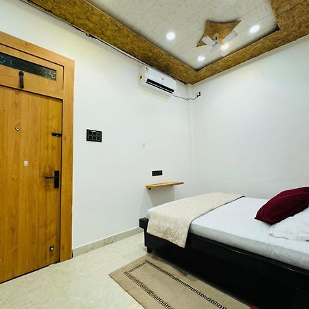 Aura Homestay Varanasi Eksteriør billede
